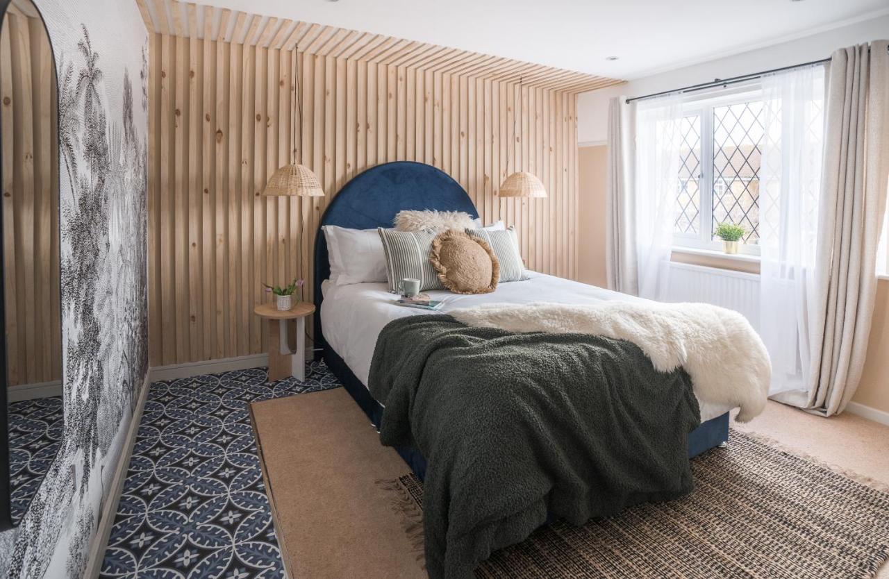 4-Bed Cotswold Getaway With Hot Tub & Gaming Room Churchdown Zewnętrze zdjęcie