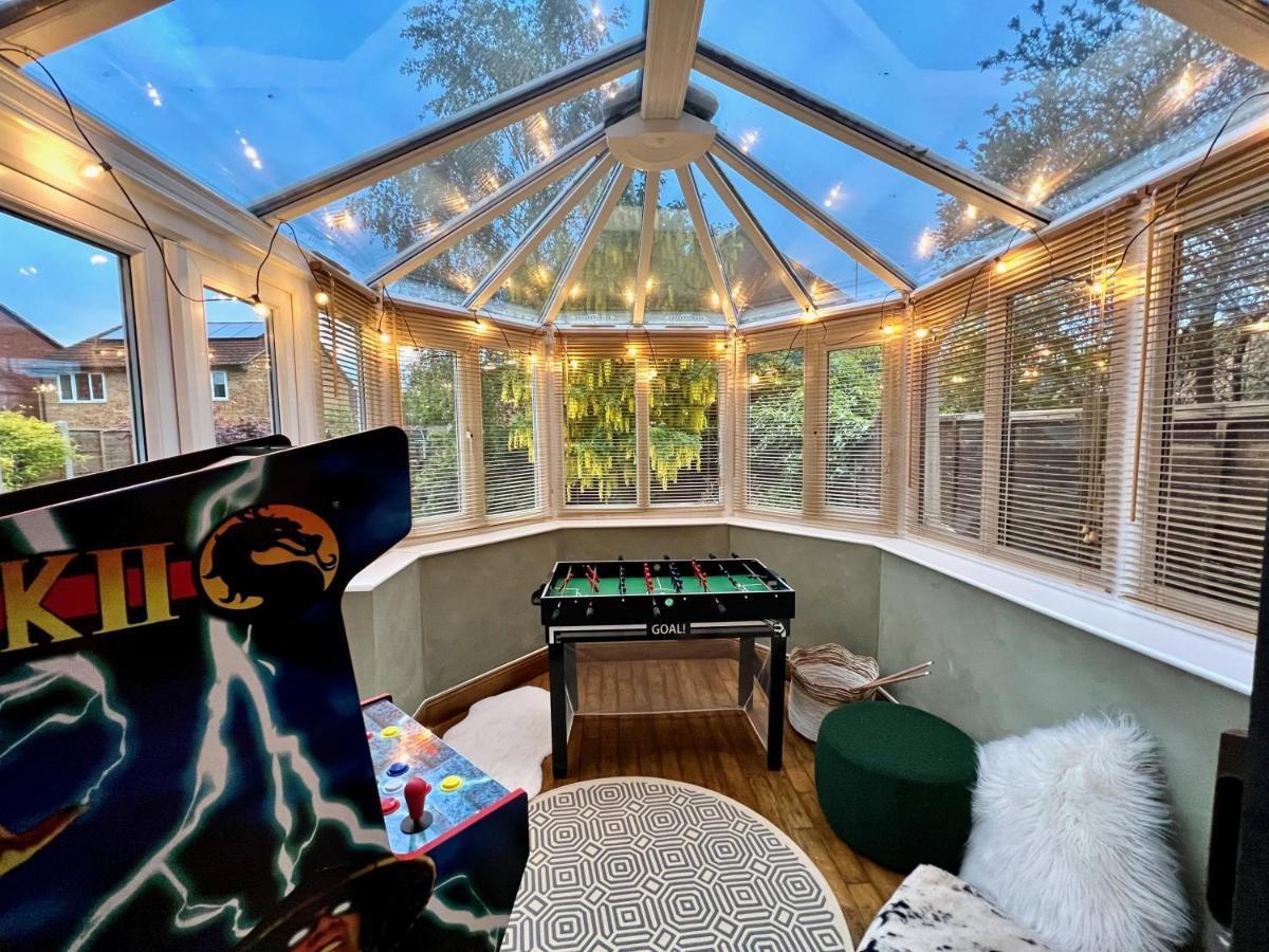 4-Bed Cotswold Getaway With Hot Tub & Gaming Room Churchdown Zewnętrze zdjęcie