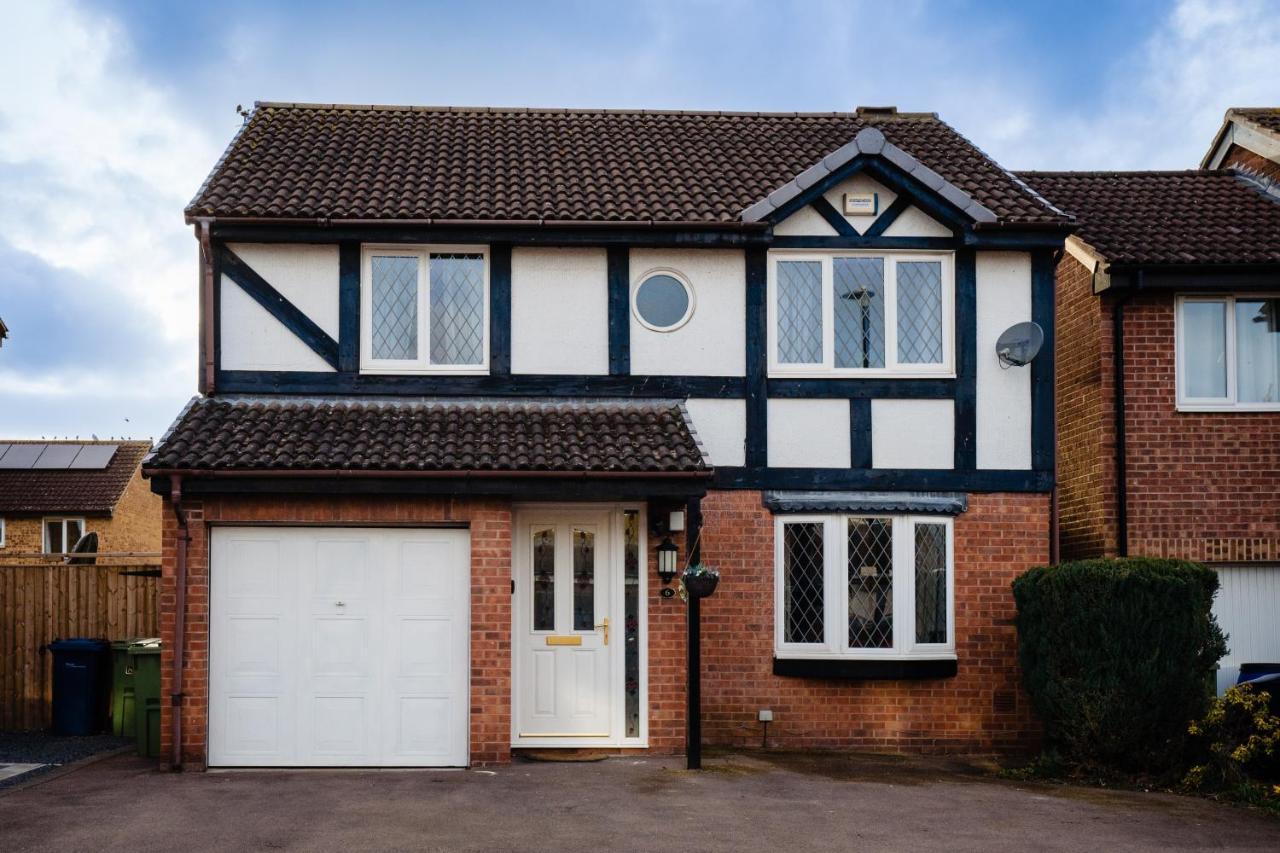 4-Bed Cotswold Getaway With Hot Tub & Gaming Room Churchdown Zewnętrze zdjęcie