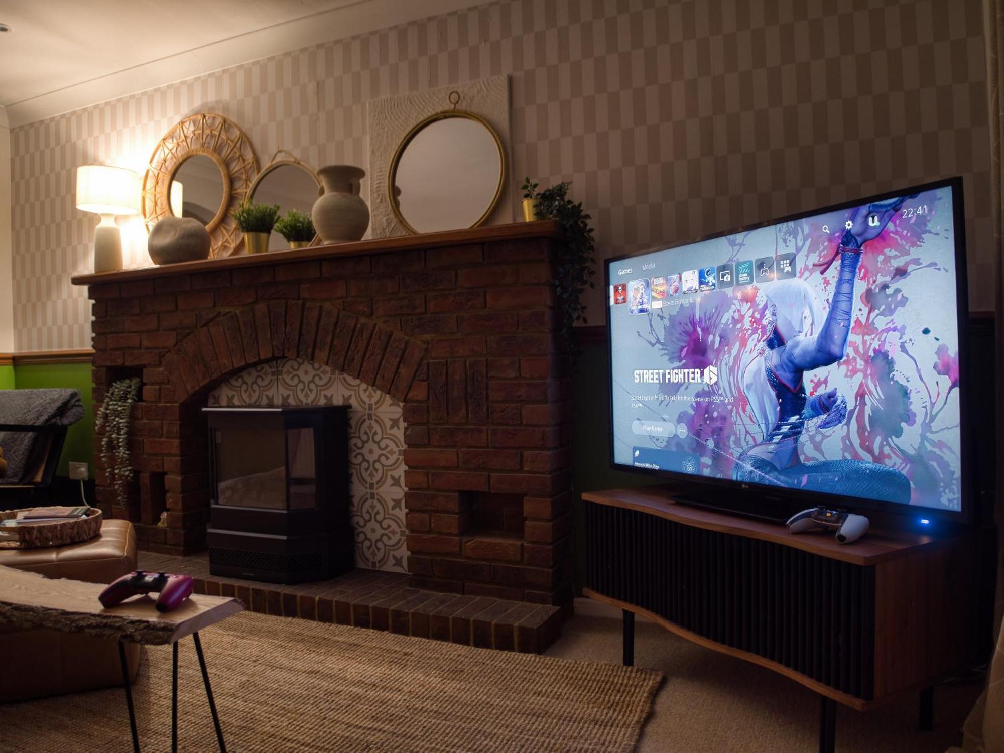 4-Bed Cotswold Getaway With Hot Tub & Gaming Room Churchdown Zewnętrze zdjęcie